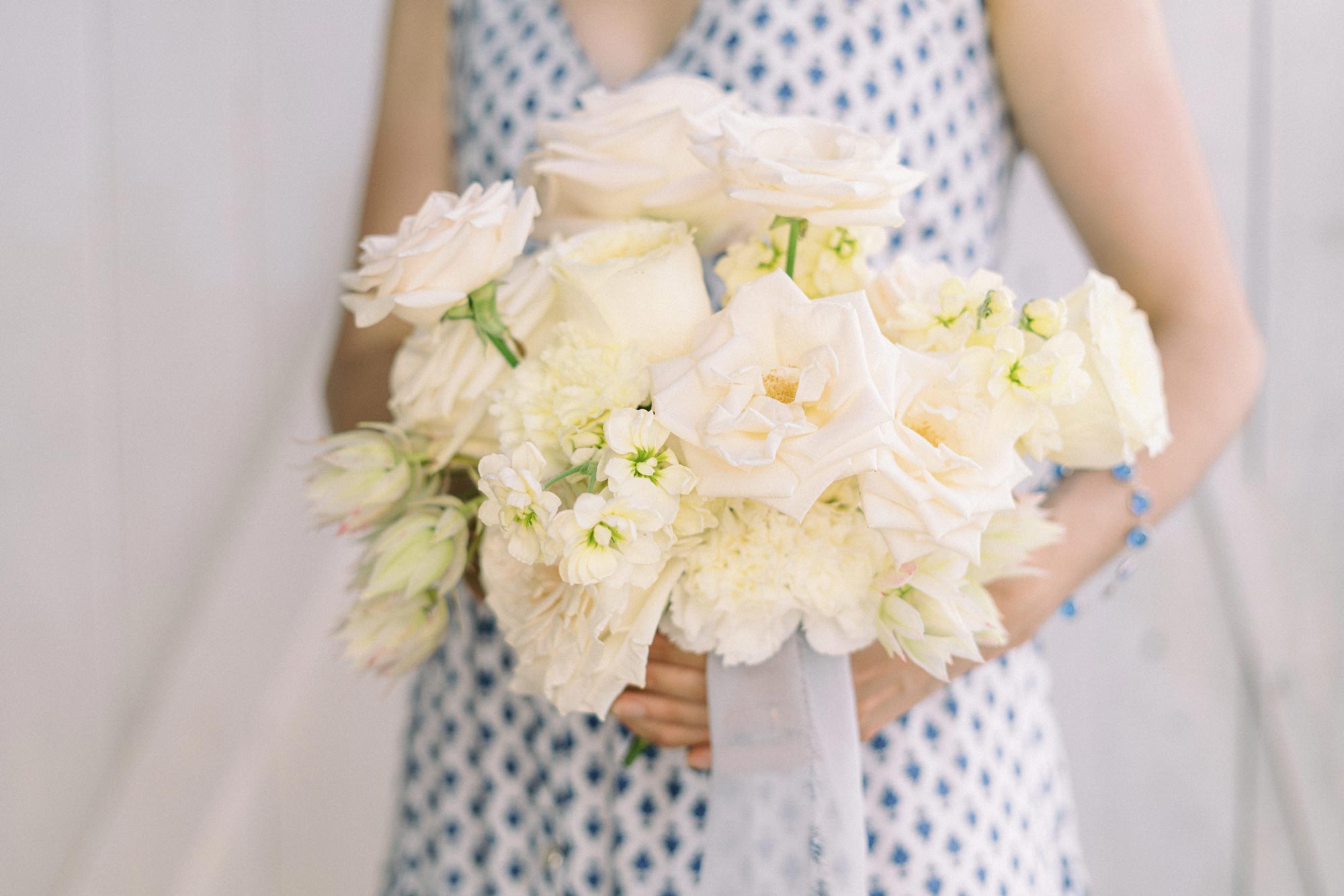 Bouquet de mariée monochrome crème style Fine art