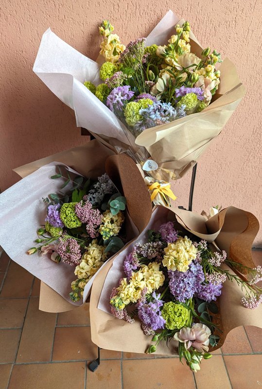 3 bouquets de fleurs printanières prêts à offrir