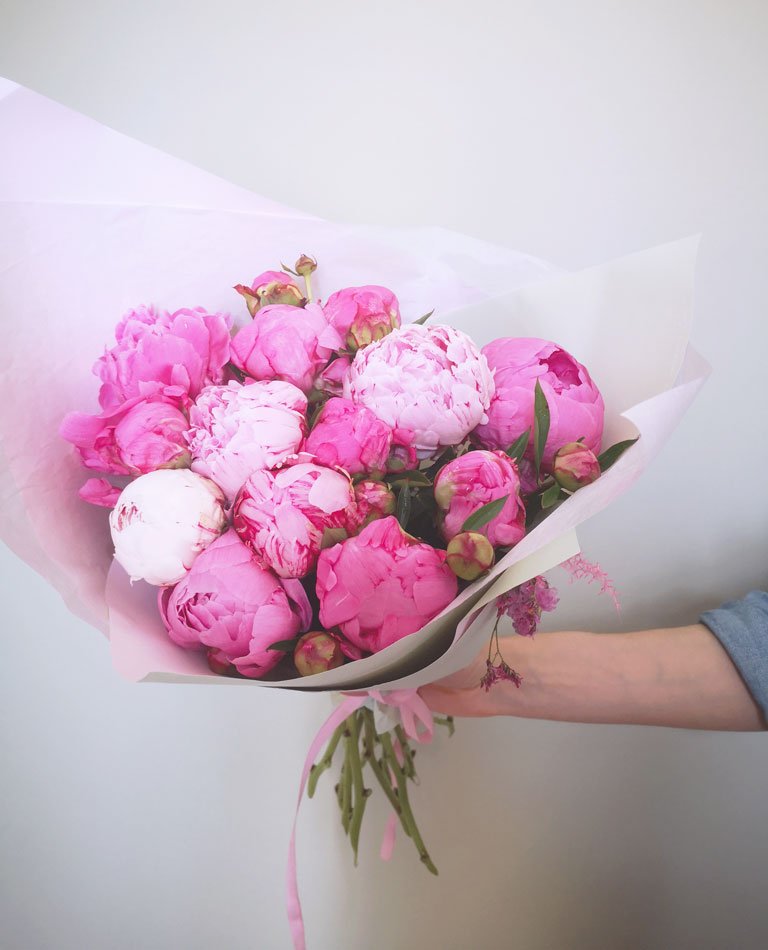 Bouquet de généreuses pivoines locales